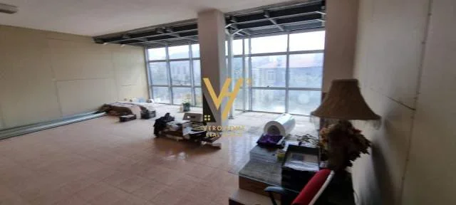 Tirane, jepet me qera ambjent biznesi Kati 1, 250 m² 1.600 Euro (kinostudio)
