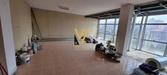 Tirane, jepet me qera ambjent biznesi Kati 1, 250 m² 1.600 Euro (kinostudio)