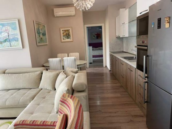 Tirane, jepet me qera apartament 2+1+BLK Kati 10, 100 m² 600 Euro (Panorama)