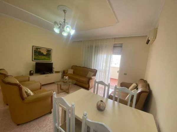 Tirane, jepet me qera apartament 1+1+BLK Kati 5, 65 m² 450 Euro (prane restorant Ujvara)
