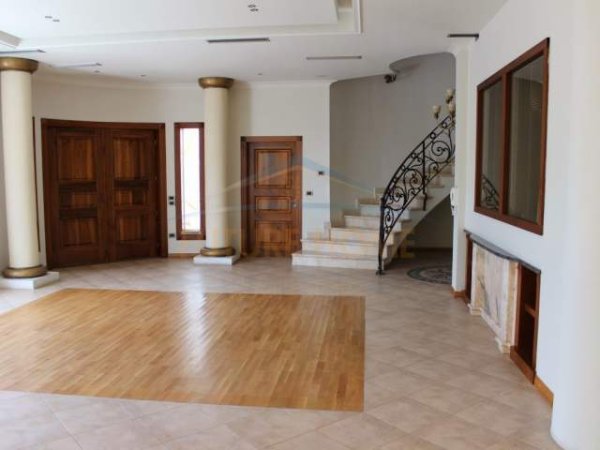 Tirane, shitet Vile 3 Katshe Kati 3, 600 m² 800.000 Euro (Vilat Amerikane)