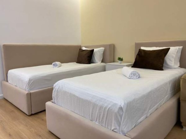 Tirane, jepet me qera apartament 1+1+BLK Kati 3, 65 m² 500 Euro (komuna e parisit)