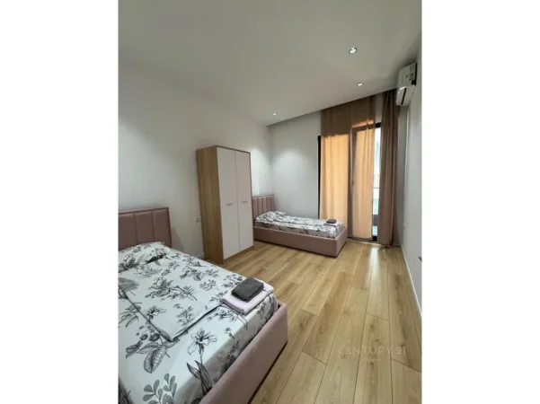 Tirane, jepet me qera apartament 2+1+Ballkon Kati 3, 106 m² 1.200 € (21 dhjetori)