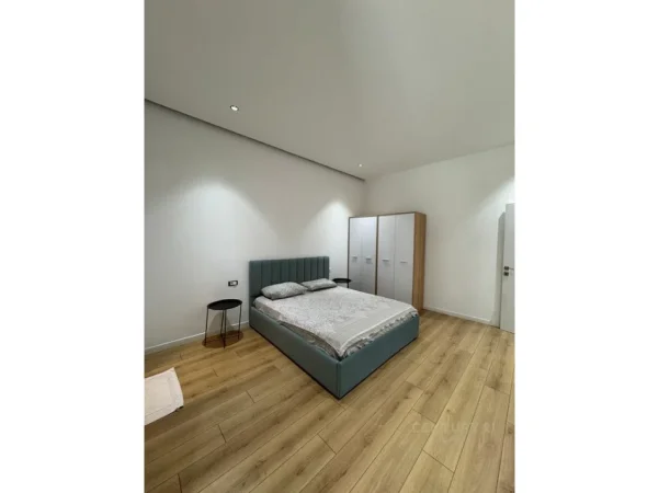 Tirane, jepet me qera apartament 2+1+Ballkon Kati 3, 106 m² 1.200 € (21 dhjetori)