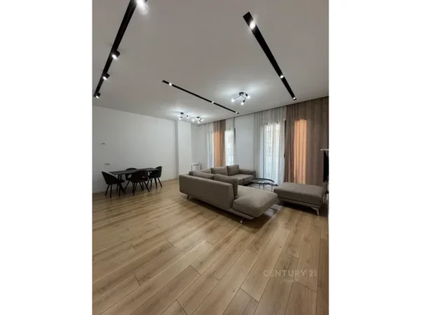 Tirane, jepet me qera apartament 2+1+Ballkon Kati 3, 106 m² 1.200 € (21 dhjetori)