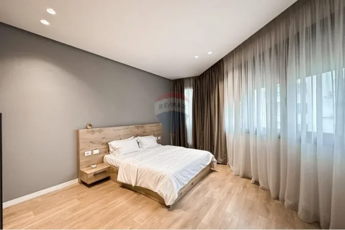 Tirane, shitet apartament 1+1 , 190 m² (Rruga e Barrikadave)
