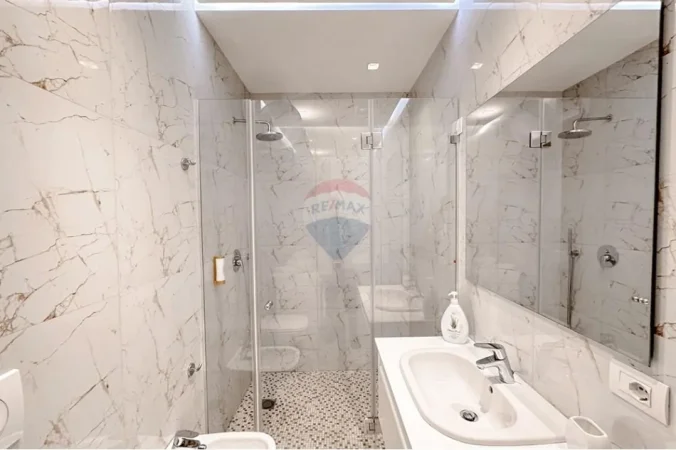 Tirane, shitet apartament 1+1 , 190 m² (Rruga e Barrikadave)