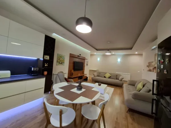 Tirane, jepet me qera apartament 2+1+Ballkon Kati 2, 100 m² 680 € (Spitali Amerikan2)