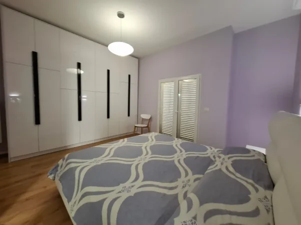 Tirane, jepet me qera apartament 2+1+Ballkon Kati 2, 100 m² 680 € (Spitali Amerikan2)