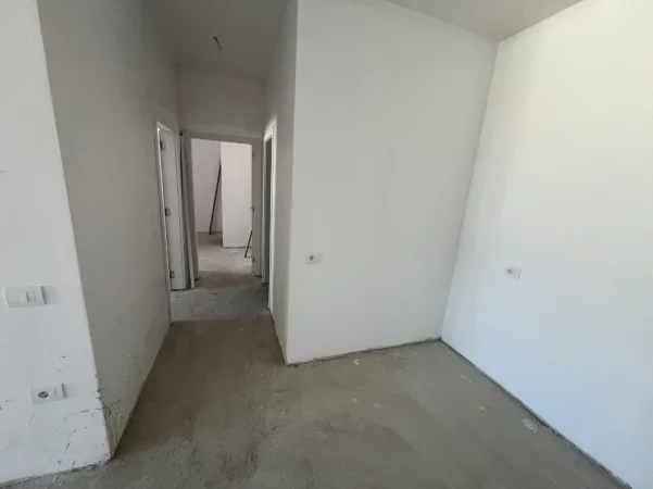Tirane, shitet apartament 2+1+Ballkon Kati 8, 108 m² 169.000 € (Rruga 5 Maj)