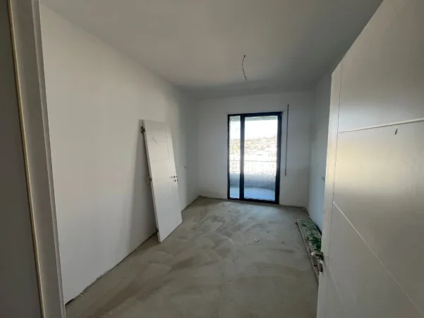 Tirane, shitet apartament 2+1+Ballkon Kati 8, 108 m² 169.000 € (Rruga 5 Maj)