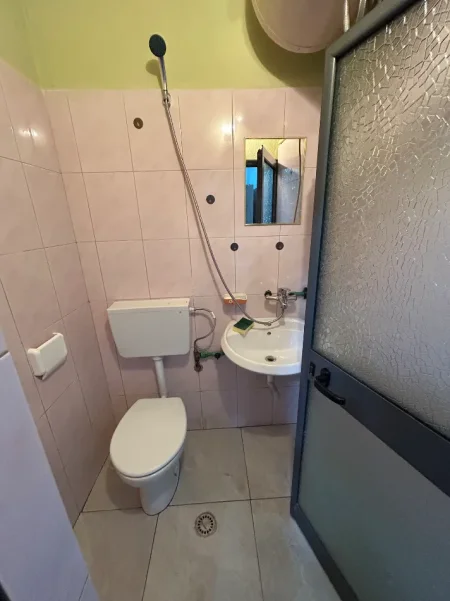 Tirane, jepet me qera garsonier Kati 0, 30 m² 280 € (Brryli, perballe Maternitetit te Ri)
