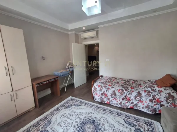 Tirane, jepet me qera apartament 2+1+Ballkon Kati 4, 109 m² 650 € (Petro Nini Luarasi)