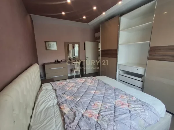 Tirane, jepet me qera apartament 2+1+Ballkon Kati 4, 109 m² 650 € (Petro Nini Luarasi)