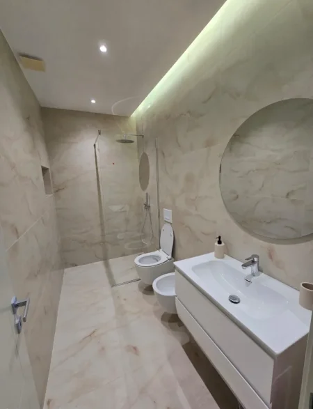 Tirane, jepet me qera apartament 2+1 , 100 m² 900 € (Zogu i Zi)