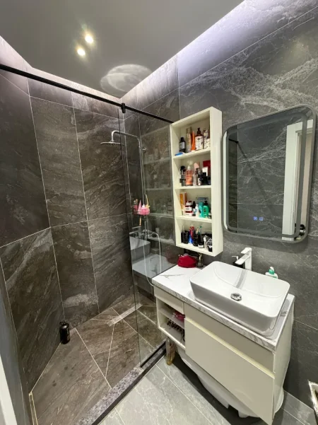 Tirane, shitet apartament 1+1+Ballkon Kati 3, 97 m² 175.000 €