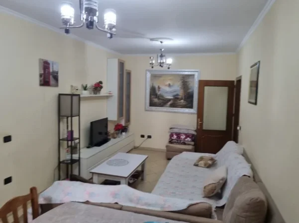 Tirane, jepet me qera apartament 2+1 Kati 2, 108 m² 500 € (Pallati Me Shigjeta)