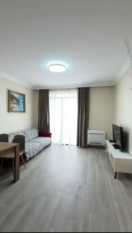 Tirane, jepet me qera apartament 1+1+Ballkon Kati 5, 67 m² 450 € (Rruga 5 Maji /Pallatet e Rindertimit)