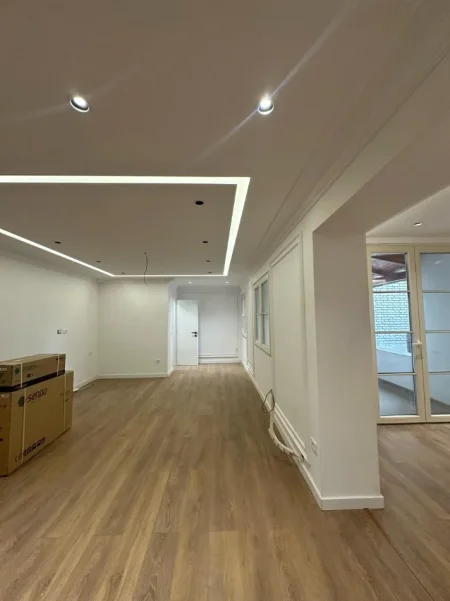 Tirane, jepet me qera ambjent biznesi Kati 1, 145 m² 1.200 € (Shkolla e Baletit, prane pasticeri Lej & Laj)