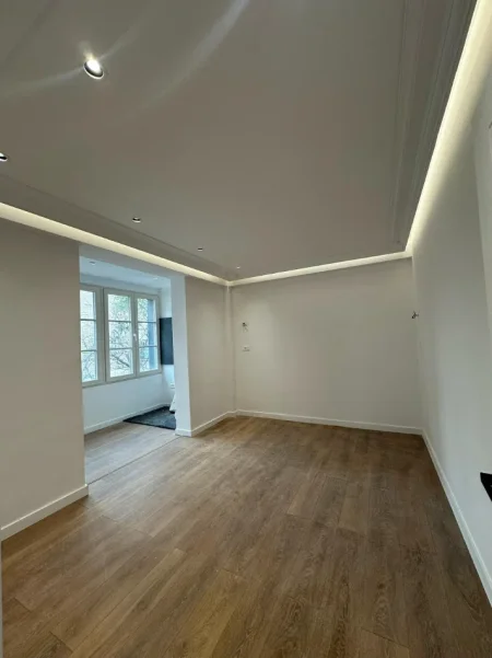 Tirane, jepet me qera ambjent biznesi Kati 1, 145 m² 1.200 € (Shkolla e Baletit, prane pasticeri Lej & Laj)