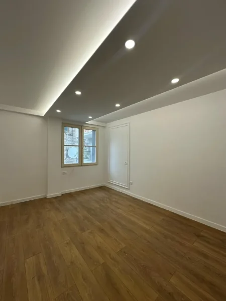 Tirane, jepet me qera ambjent biznesi Kati 1, 145 m² 1.200 € (Shkolla e Baletit, prane pasticeri Lej & Laj)