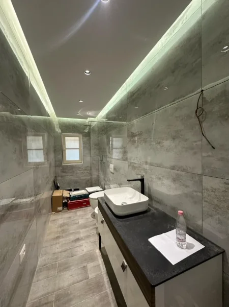 Tirane, jepet me qera ambjent biznesi Kati 1, 145 m² 1.200 € (Shkolla e Baletit, prane pasticeri Lej & Laj)