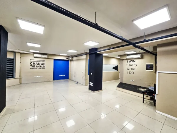 Tirane, jepet me qera ambjent biznesi Kati 5, 300 m² 2.800 € (RRUGA E DIBRES)