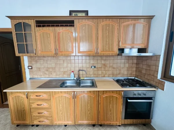 Tirane, jepet me qera apartament 1+1 Kati 2, 70 m² 350 € (21 Dhjetorw)