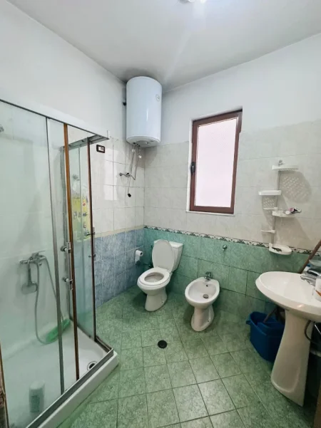 Tirane, jepet me qera apartament 1+1 Kati 2, 70 m² 350 € (21 Dhjetorw)