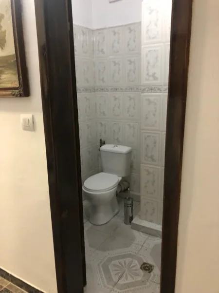 Tirane, jepet me qera ambjent biznesi Kati 0, 120 m² 700 € (Rruga e Kavajes)
