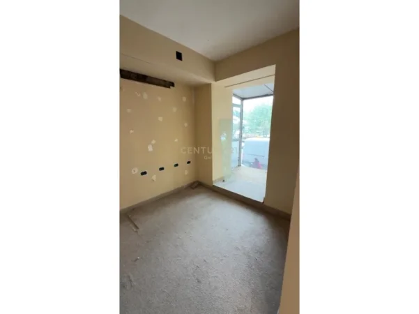 Tirane, shitet dyqan Kati 1, 100 m² 600.000 € 