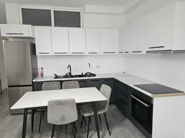 Tirane, jepet me qera apartament 2+1+Ballkon Kati 2, 85 m² 670 € (5 Maji)