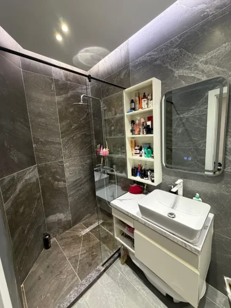 Tirane, jepet me qera apartament 1+1+Ballkon Kati 3, 1 m² 175.000 € (Kodra E Diellit)