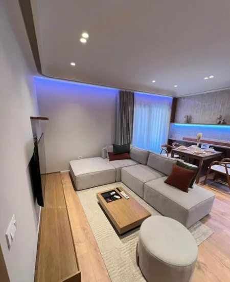 Tirane, jepet me qera apartament 1+1 , 