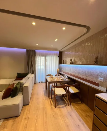 Tirane, jepet me qera apartament 1+1 , 