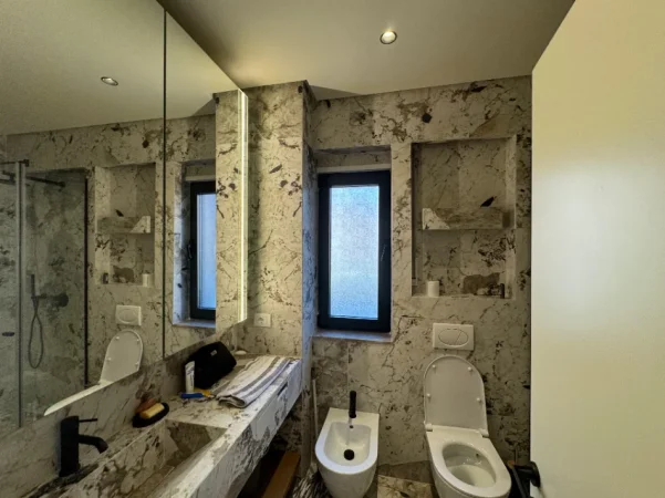 Tirane, jepet me qera apartament 1+1 , 