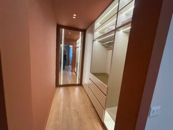 Tirane, jepet me qera apartament 1+1 , 