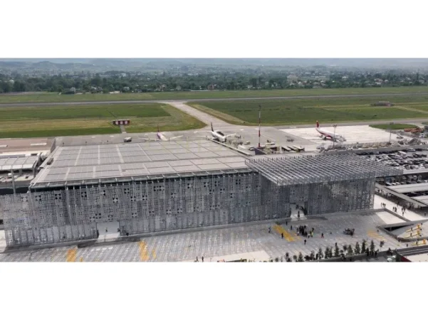 Tirane, shitet toke , 18.250 m² 857.750 € 