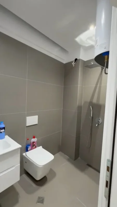 Tirane, jepet me qera garsonier 1+1 Kati 6, 45 m² 400 € (5 maji)