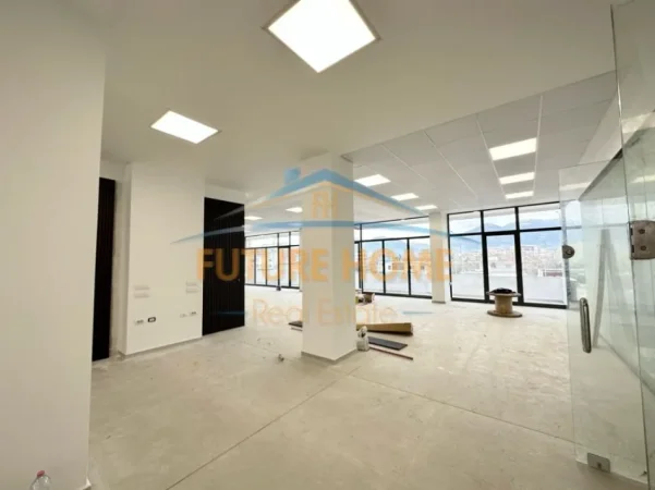 Tirane, jepet me qera ambjent biznesi Kati 2, 418 m² 3.000 € (Unaza e re)