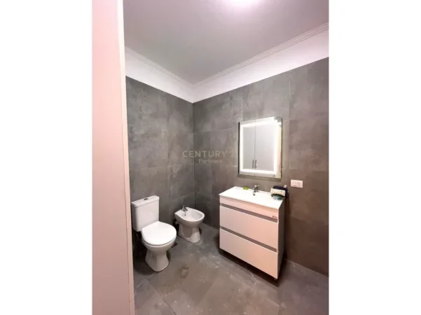 Tirane, shitet apartament 1+1+Ballkon , 61 m² 146.000 €
