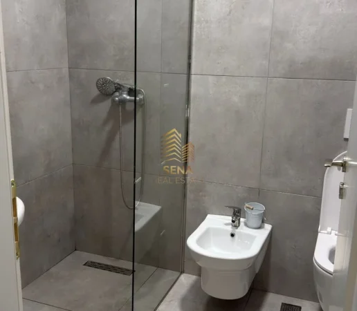 Tirane, jepet me qera apartament 2+1+Ballkon Kati 3, 78 m² 670 € (5 Maji)