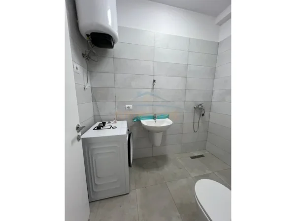 Tirane, jepet me qera apartament 1+1 Kati 2, 60 m² 550 € (rruga e kavajes)