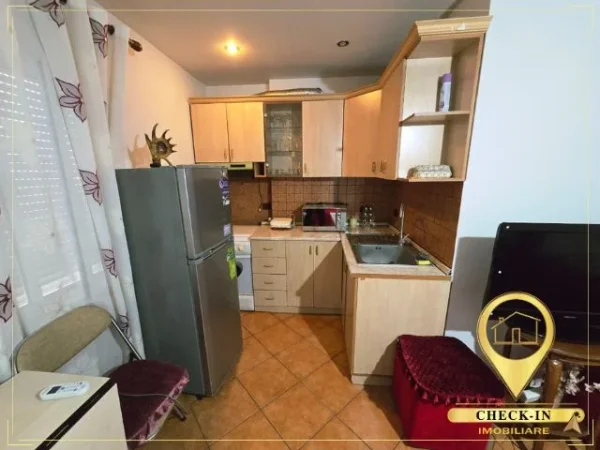 Tirane, jepet me qera apartament 1+1+Aneks+Ballkon Kati 4, 55 m² 420 € (Rruga Ferit Xhajko)