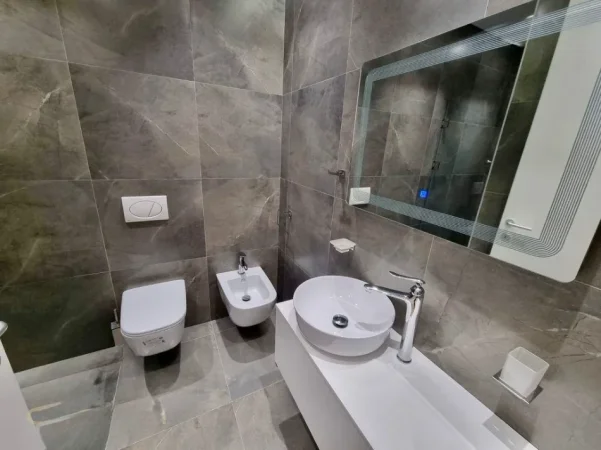 Tirane, jepet me qera apartament 2+1 Kati 1, 118 m² 1.200 € (SECRET GARDEN)