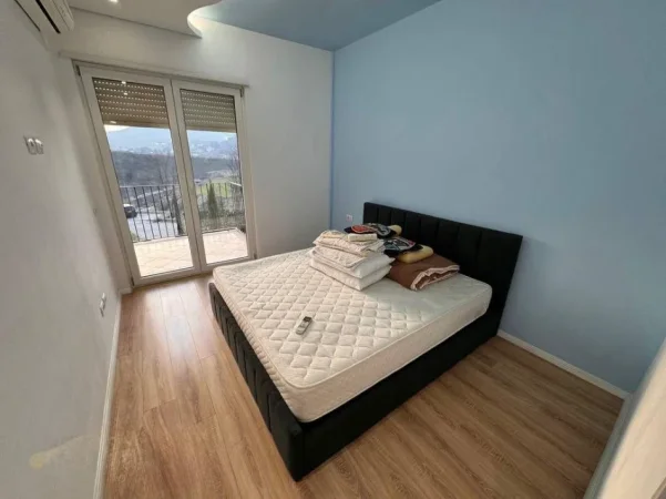 Tirane, jepet me qera apartament 2+1 Kati 1, 118 m² 1.200 € (SECRET GARDEN)