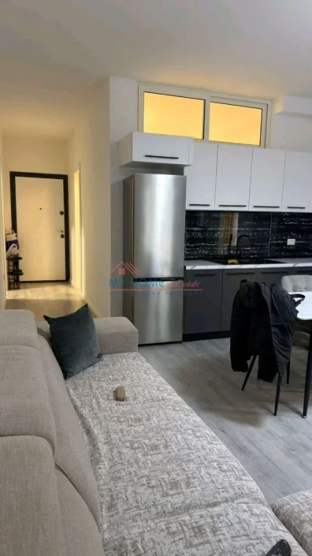 Tirane, jepet me qera apartament 2+1+Ballkon Kati 3, 78 m² 670 € (5 Maji)