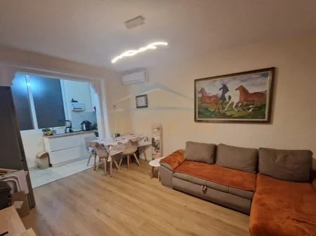 Tirane, shes apartament 1+1 Kati 4, 49 m² 125.000 € (Rruga Asim Vokshi)