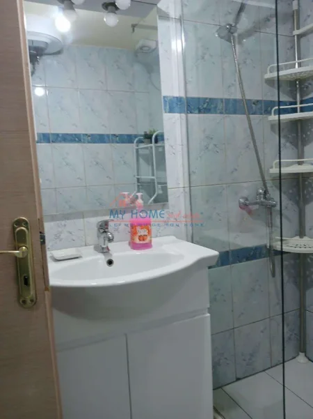 Tirane, jepet me qera apartament 2+1+Ballkon Kati 1, 80 m² 400 € (Fresk)