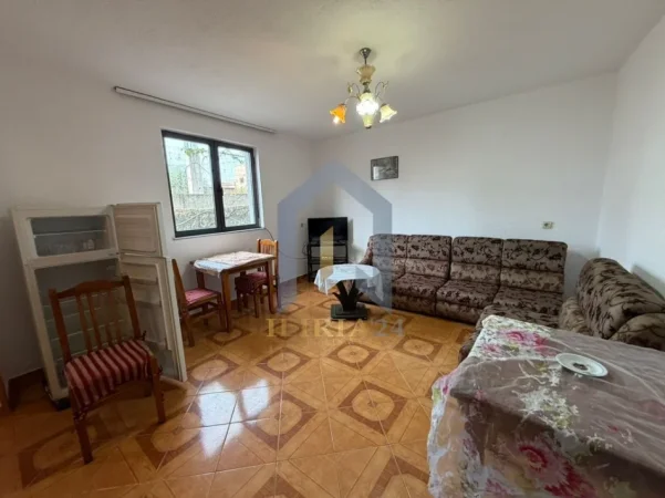 Shqiperi, jepet me qera apartament 1+1 Kati 1, 68 m² 300 € (Laprake)